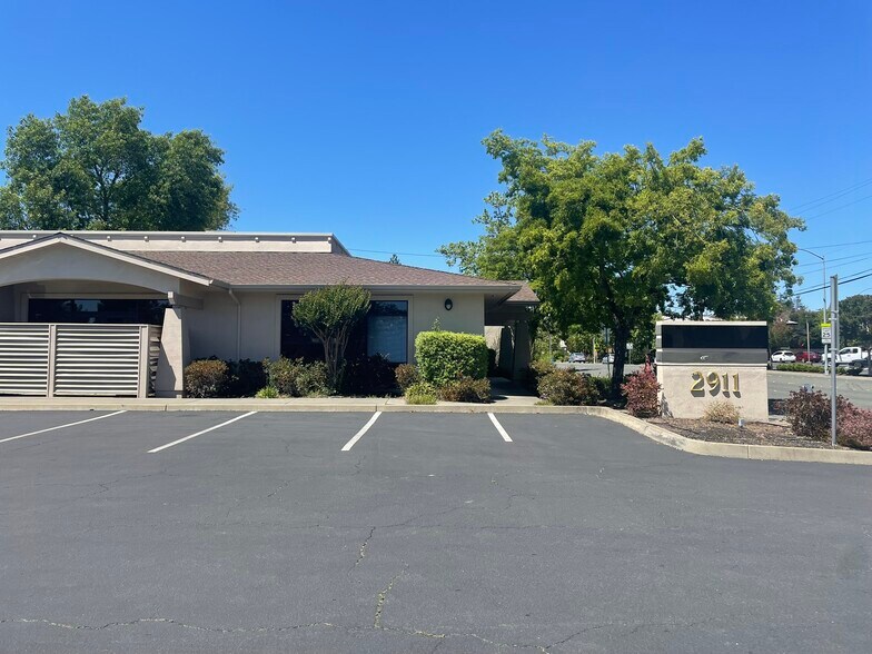 2911 Cleveland Ave, Santa Rosa, CA à louer - Photo de l’immeuble – Image 2 sur 12