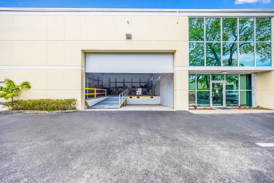8009 NW 29th St, Doral, FL à vendre - Photo de l’immeuble – Image 3 sur 23