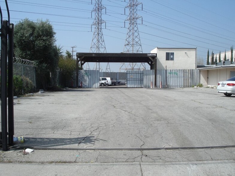 7535-7539 Laurel Canyon Blvd, North Hollywood, CA à louer - Photo de l’immeuble – Image 3 sur 14