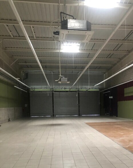 Local commercial dans Étampes à louer - Photo de l’immeuble – Image 1 sur 5