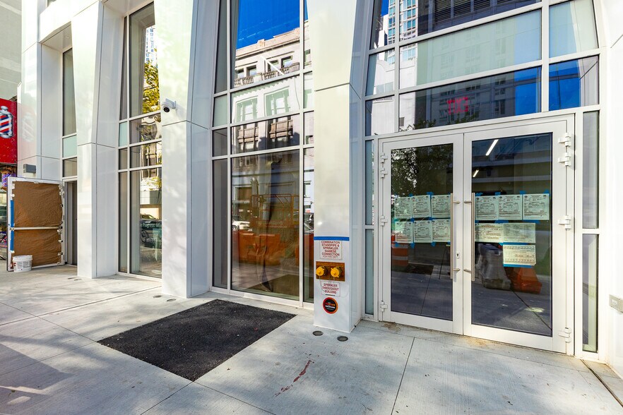 150 Lawrence St, Brooklyn, NY à louer - Photo de l’immeuble – Image 2 sur 2
