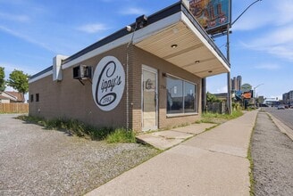 5784 Stanley Ave, Niagara Falls, ON à louer Photo intérieure– Image 1 sur 8
