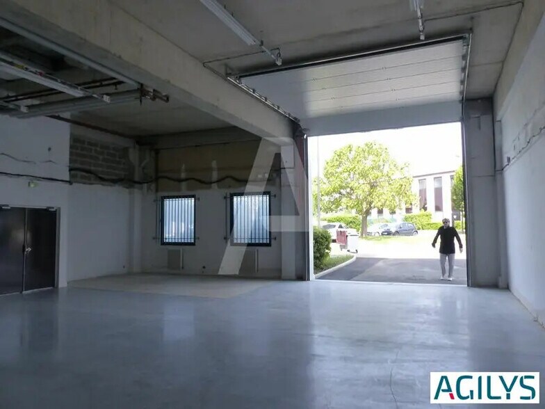 12 Avenue Du Québec, Villebon-sur-Yvette à louer - Photo de l’immeuble – Image 3 sur 6