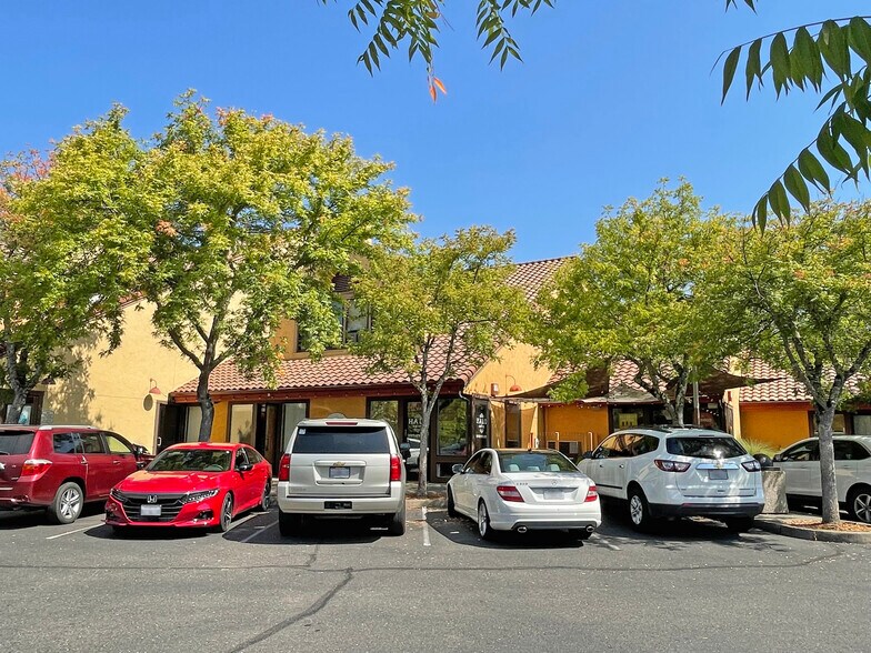 52 Mission Cir, Santa Rosa, CA à louer - Photo de l’immeuble – Image 3 sur 9
