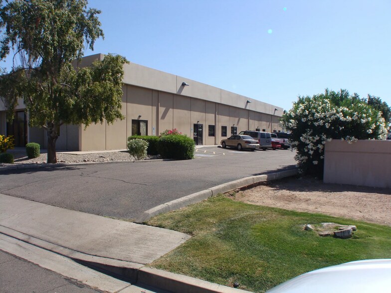 329 S Rockford Dr, Tempe, AZ à louer - Photo de l’immeuble – Image 2 sur 6