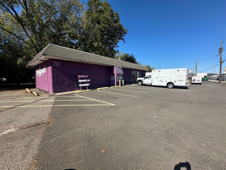 7201 Bristol Pike, Levittown, PA à vendre - Photo de l’immeuble – Image 2 sur 5