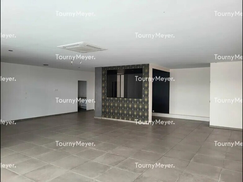 Local commercial dans Anglet à louer - Photo principale – Image 1 sur 7