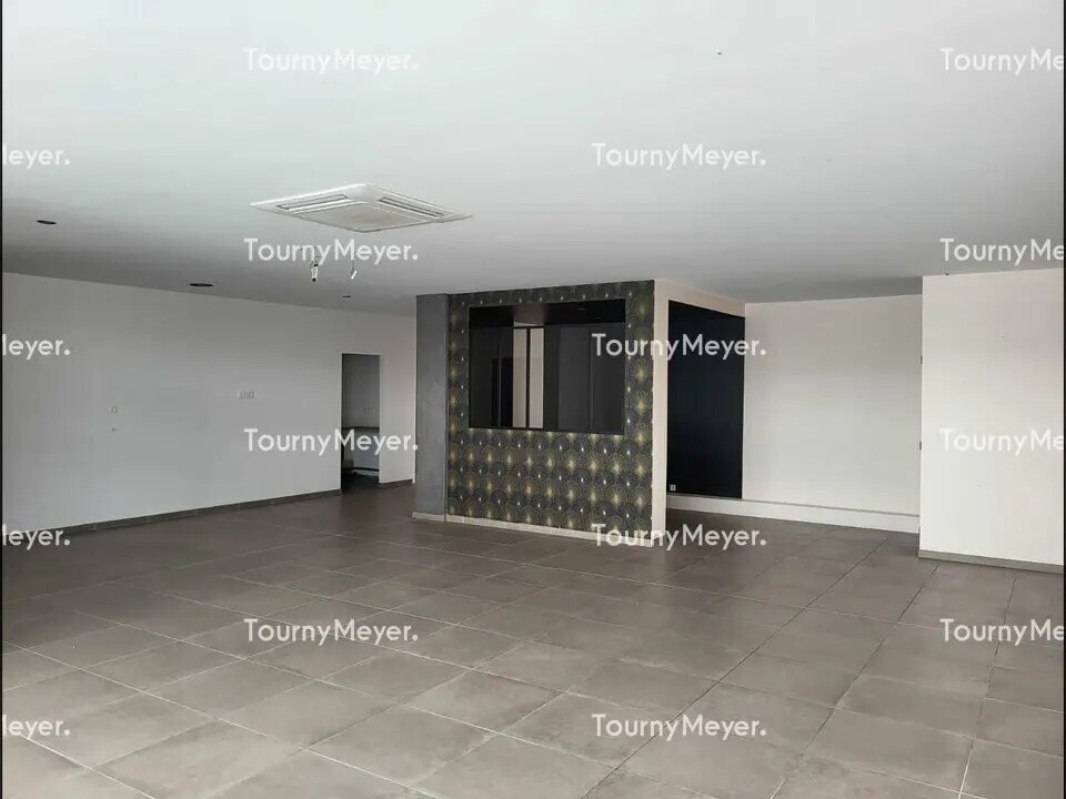 Local commercial dans Anglet à louer Photo principale– Image 1 sur 8