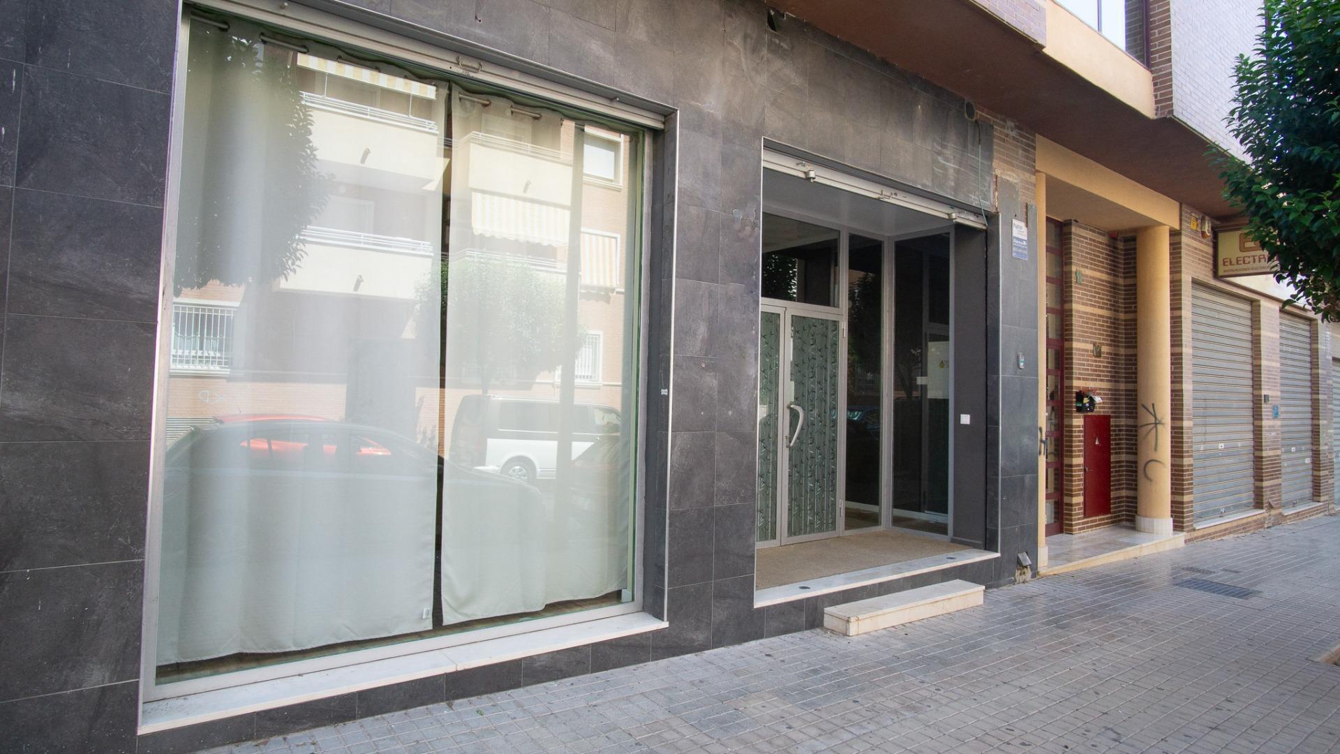 Local commercial dans Petrer, Alicante à louer Photo de l’immeuble– Image 1 sur 17