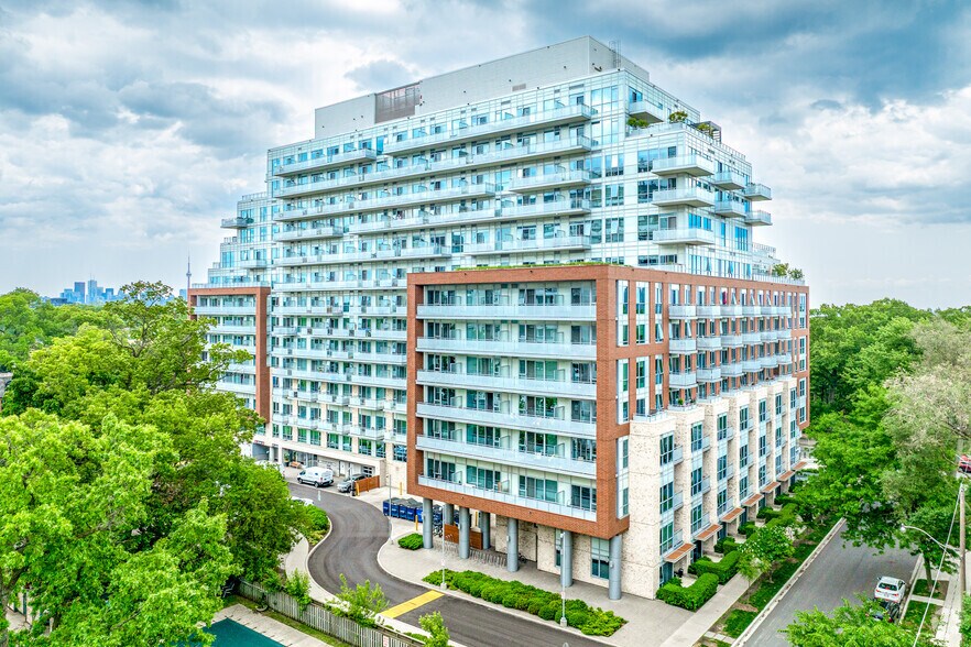 1830 Bloor St W, Toronto, ON à vendre - Photo de l’immeuble – Image 2 sur 3