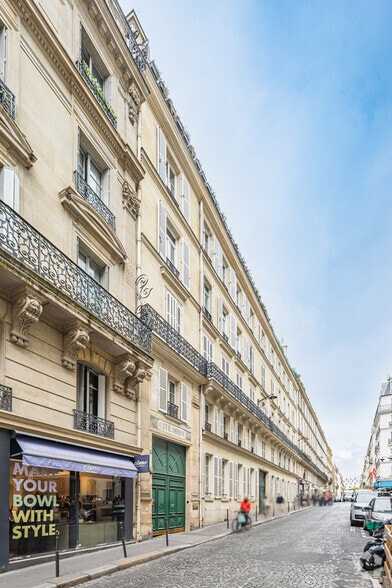 32 Rue Washington, Paris à vendre - Photo de l’immeuble – Image 2 sur 17