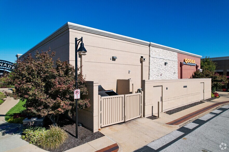 1160 Town and Country Crossing Dr, Town and Country, MO à louer - Photo de l’immeuble – Image 3 sur 5