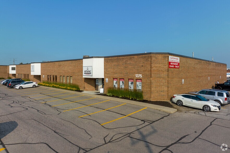 1375 Aimco Blvd, Mississauga, ON à louer - Photo principale – Image 1 sur 5