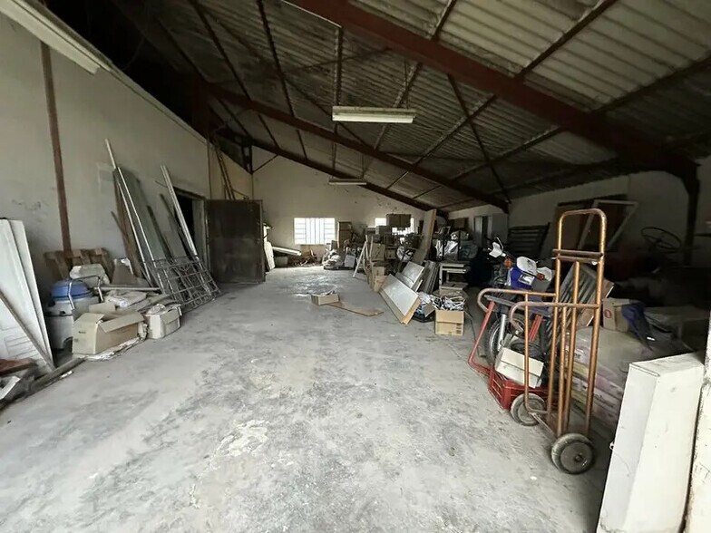 Industriel/Logistique dans Althen-des-Paluds à louer - Photo intérieure – Image 3 sur 6