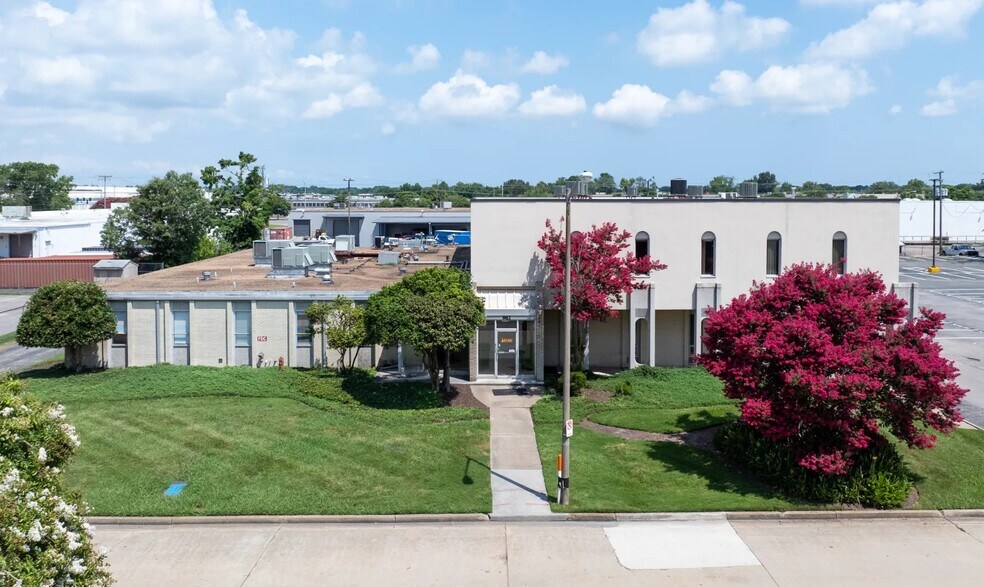 962 Norfolk Sq, Norfolk, VA à louer - Photo de l’immeuble – Image 3 sur 5