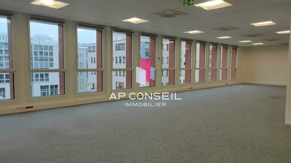 Bureau dans Montigny-le-Bretonneux à louer - Photo de l’immeuble – Image 3 sur 7