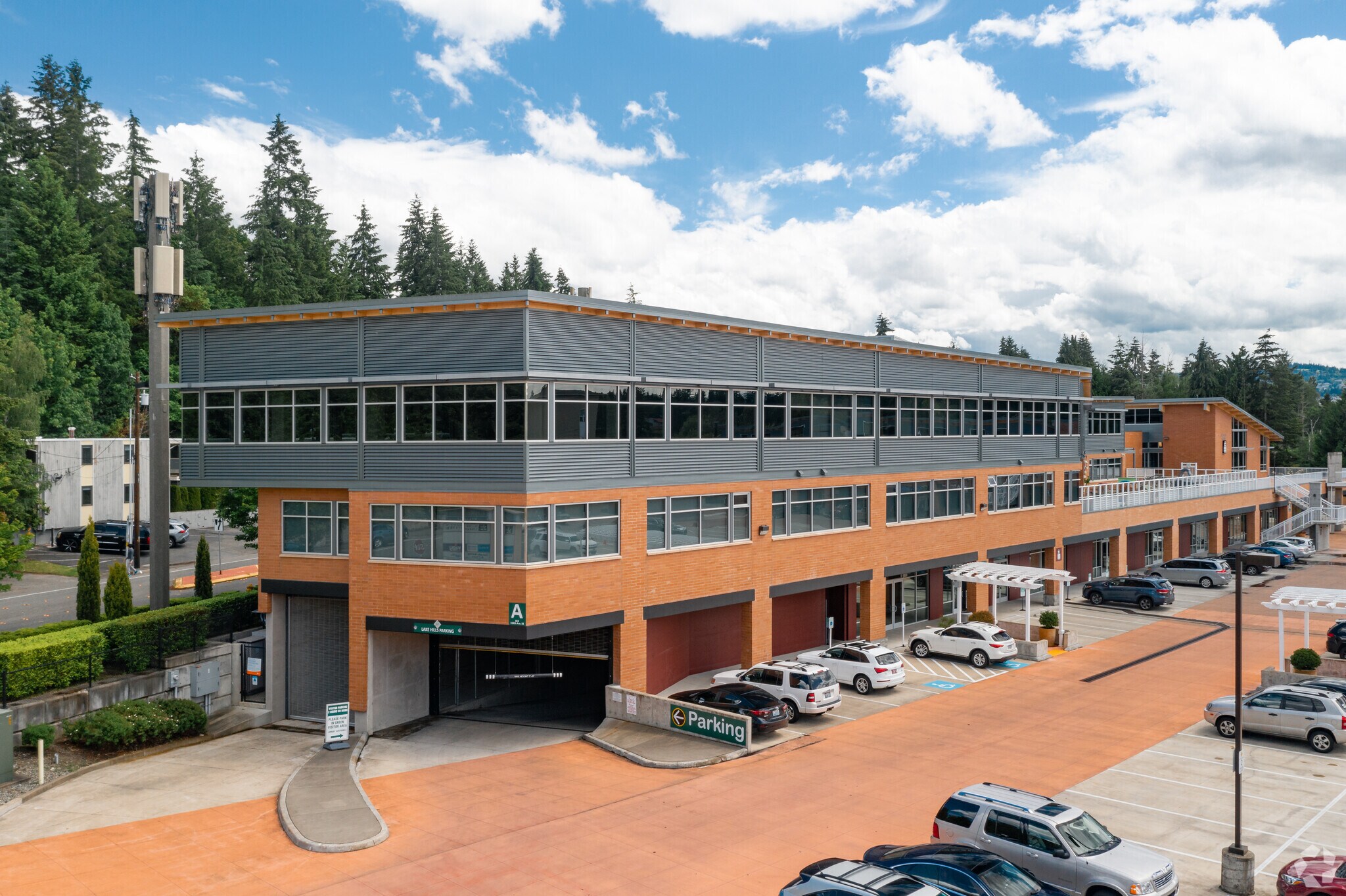 655 156th Ave SE, Bellevue, WA à louer Photo de l’immeuble– Image 1 sur 15