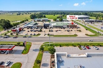 1395 E Henri De Tonti Blvd, Springdale, AR à louer Photo intérieure– Image 2 sur 29