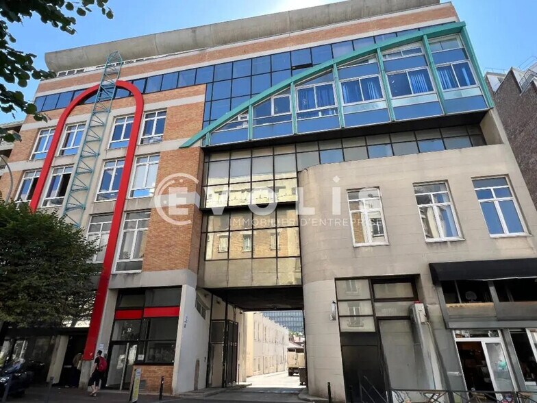 Local d’activités dans Montreuil à louer - Photo de l’immeuble – Image 1 sur 7