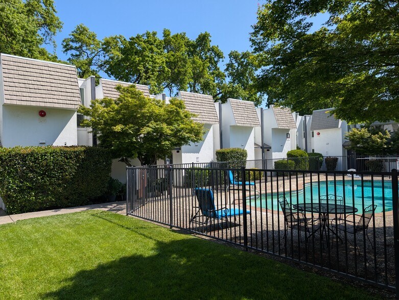 1158 Humboldt St, Santa Rosa, CA à vendre - Photo de l’immeuble – Image 3 sur 20