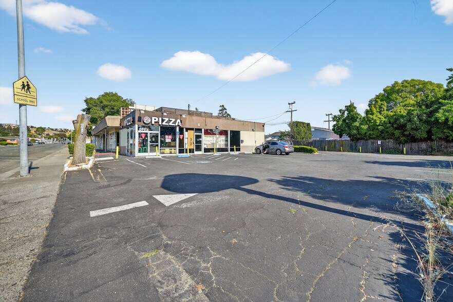 2305 Springs Rd, Vallejo, CA à vendre - Photo de l’immeuble – Image 3 sur 22