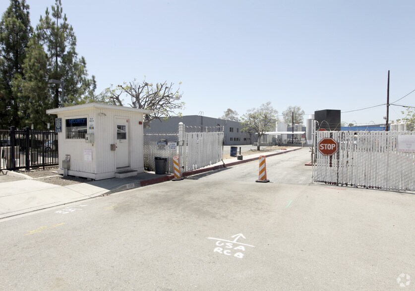 1061 W 5th St, Azusa, CA à louer - Photo principale – Image 1 sur 6