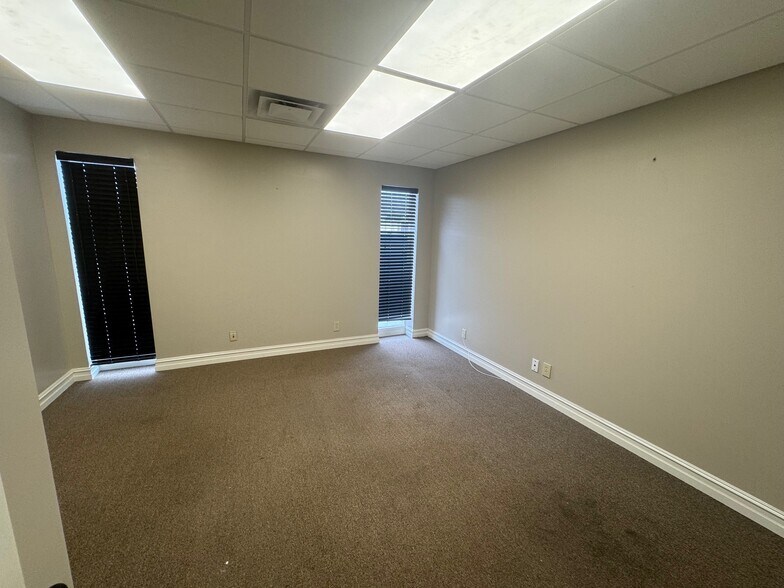 6935 E 12th St, Tulsa, OK à louer - Photo de l’immeuble – Image 2 sur 10