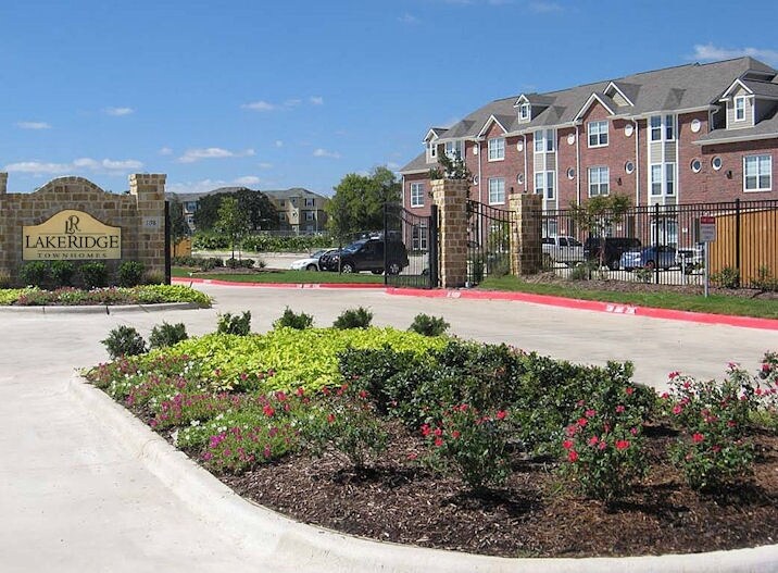 1198 Jones Butler Rd, College Station, TX à vendre Photo principale– Image 1 sur 24