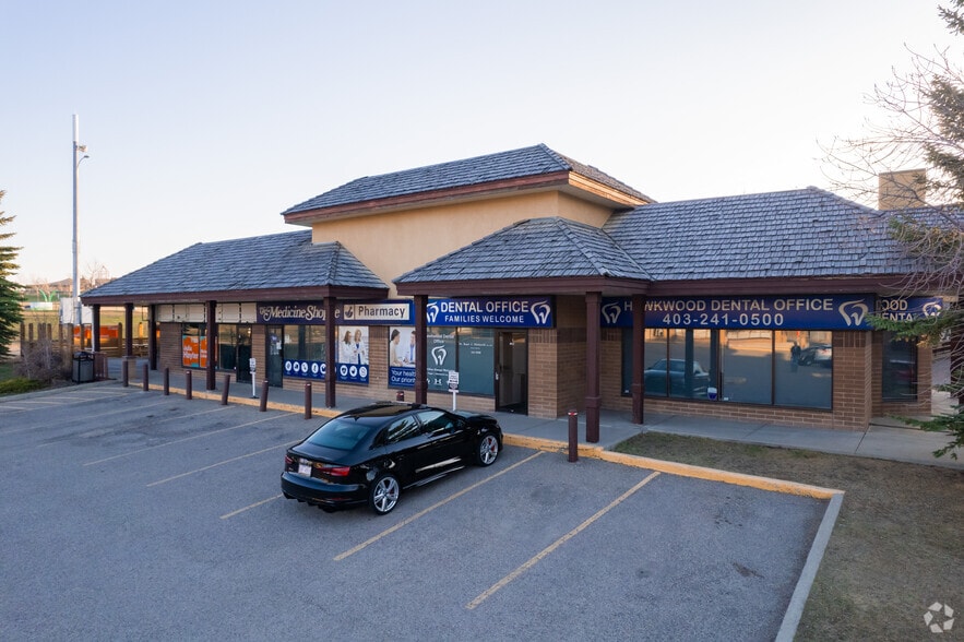 Hawkwood Village Shopping Centre portefeuille de 8 biens à vendre sur LoopNet.fr - Photo principale – Image 2 sur 8