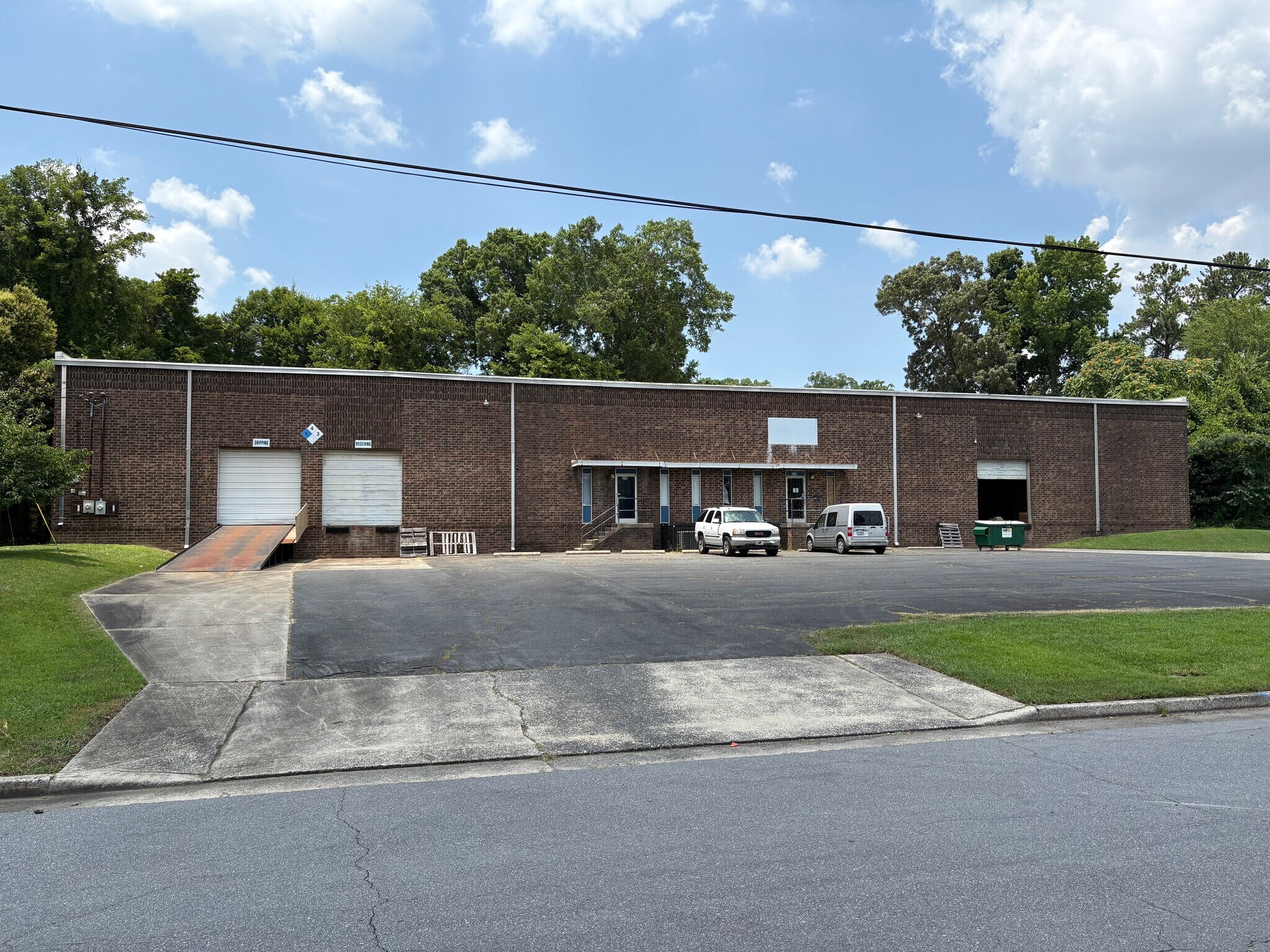 515-517 Enterprise Dr, Charlotte, NC à louer Photo principale– Image 1 sur 11