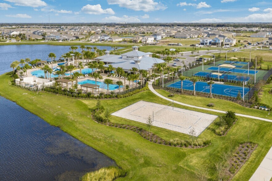 2802 NE 19th Av, Apollo Beach, FL à vendre - Photo de l’immeuble – Image 2 sur 2