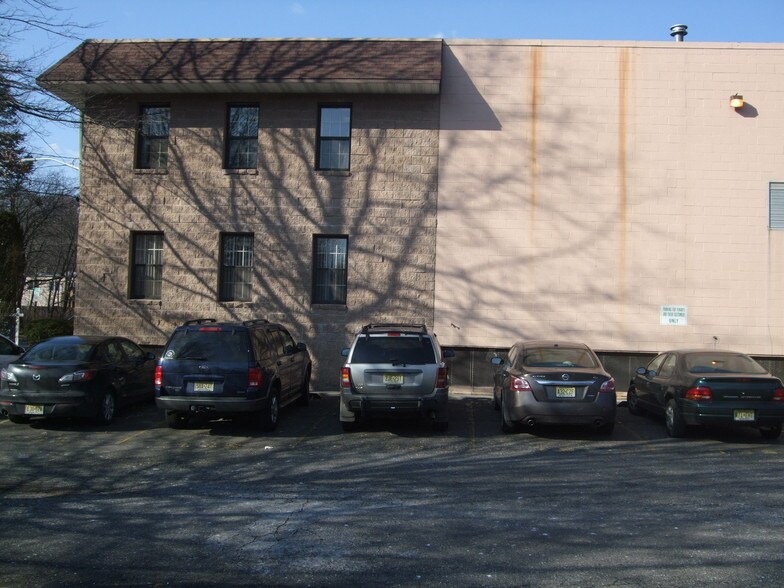 227 1st St, Ho-Ho-Kus, NJ à louer - Photo de l’immeuble – Image 2 sur 3