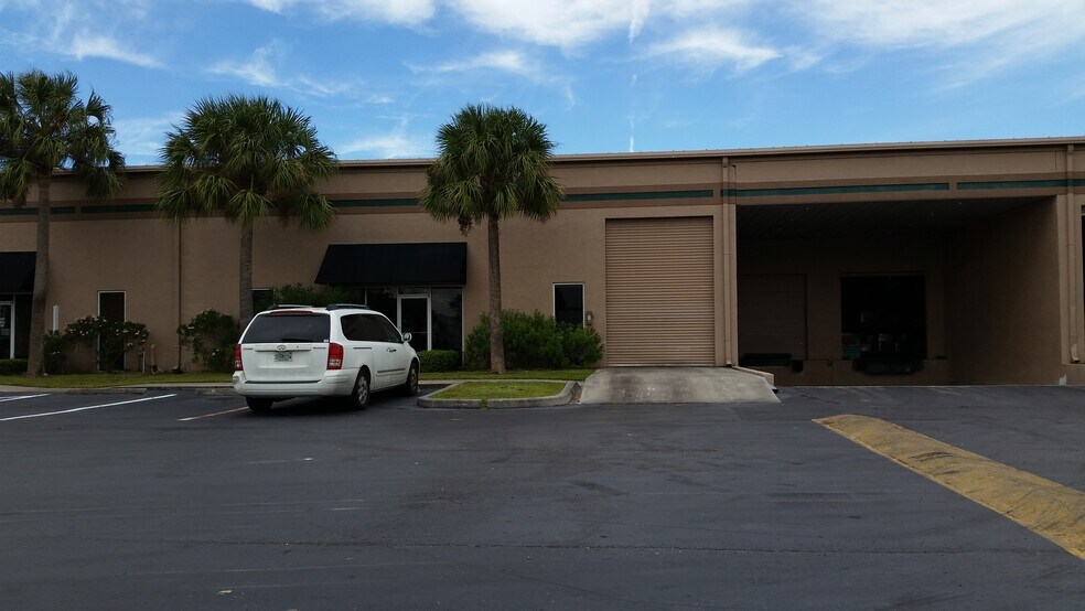 12401 Belcher Rd S, Largo, FL à louer - Photo de l’immeuble – Image 1 sur 3