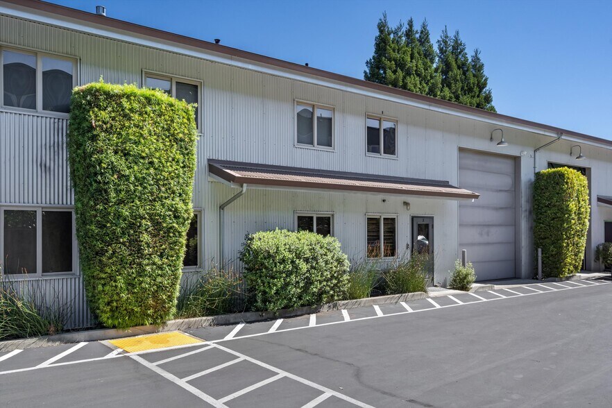 1229 Grove St, Healdsburg, CA à vendre - Photo de l’immeuble – Image 2 sur 41