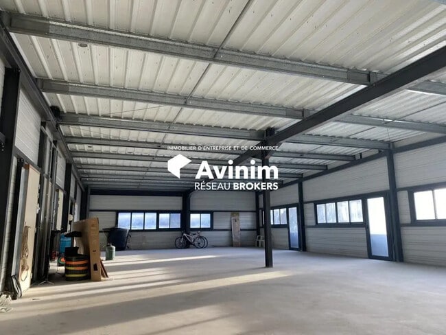 Plus de détails pour Local d'activités à louer