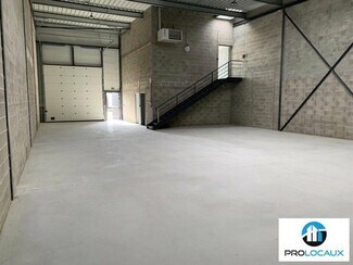 Plus de détails pour Local d'activités à louer