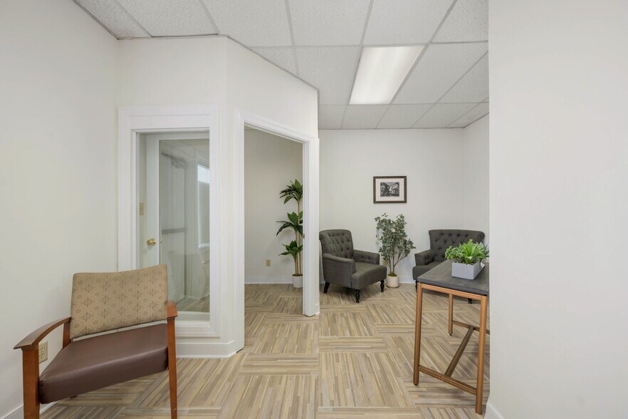 620 Kenmore Ave, Fredericksburg, VA à louer - Photo de l’immeuble – Image 2 sur 14