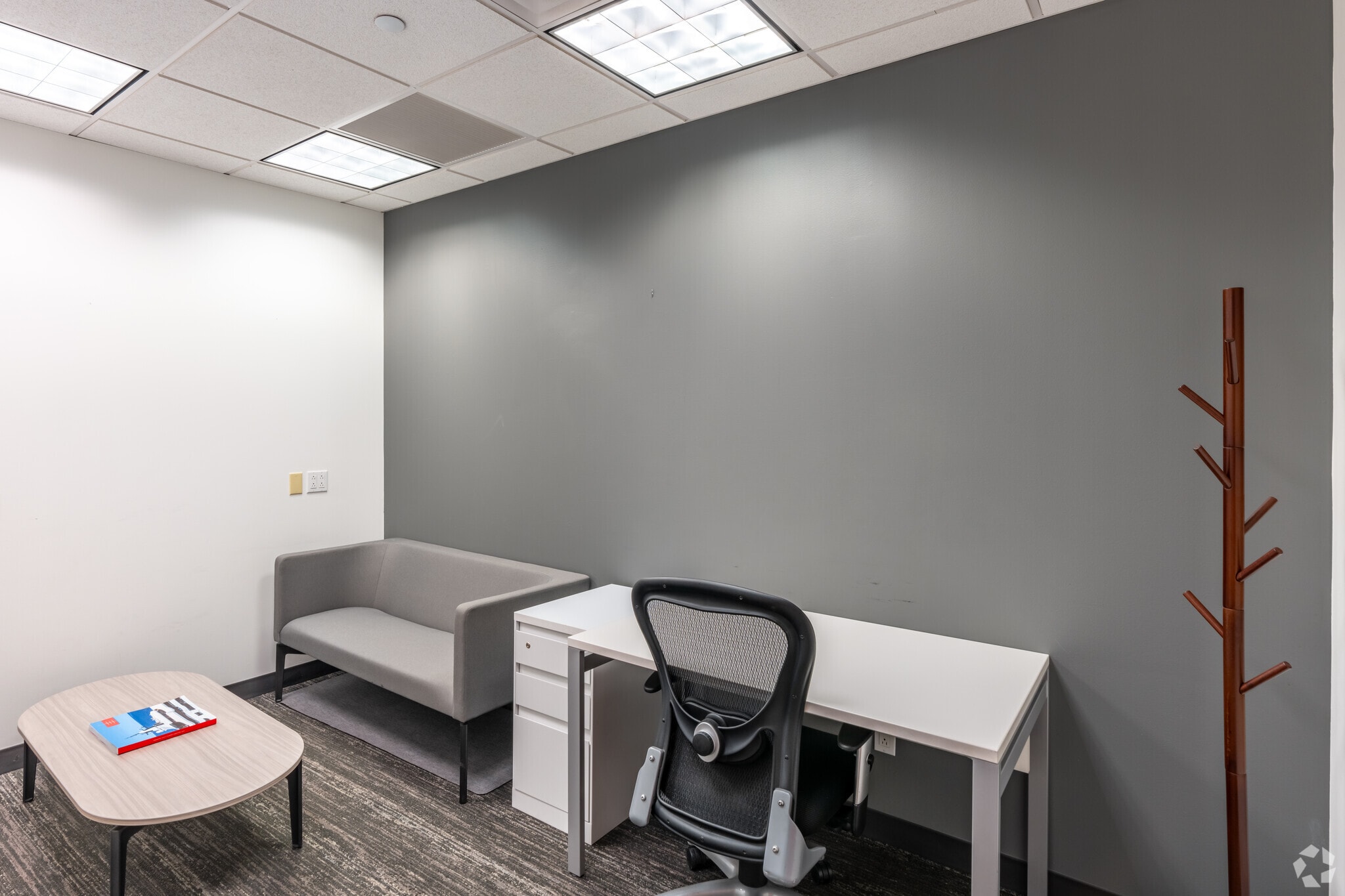 1325 Avenue of the Americas, New York, NY à louer Photo de l’immeuble– Image 1 sur 2