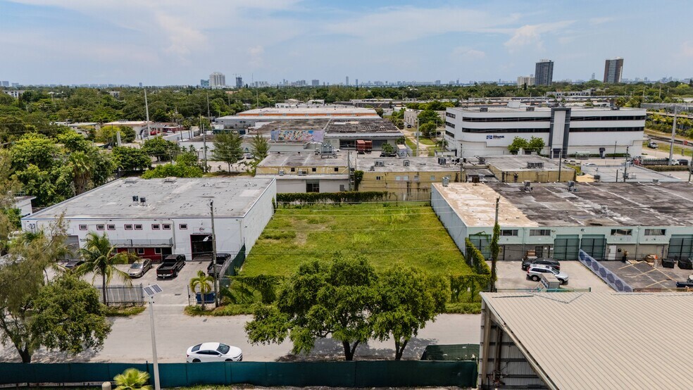 7401 NE 1st Pl, Miami, FL à louer - Photo de l’immeuble – Image 2 sur 6