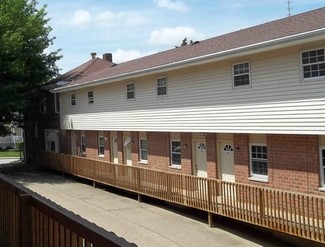 Plus de détails pour 404 W Adams St, Macomb, IL - Logement à vendre