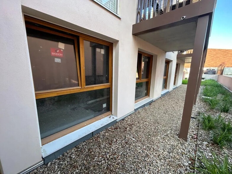 Local d'activités dans Vaucresson à vendre - Photo de l’immeuble – Image 3 sur 6