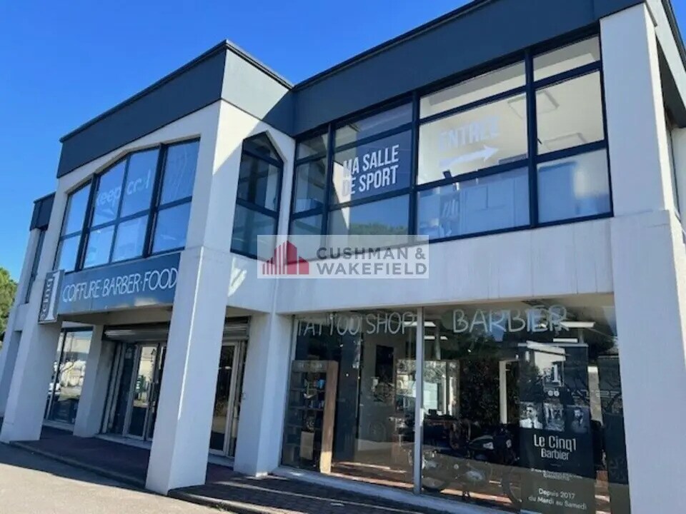 Local commercial dans Nîmes à louer Photo de l’immeuble– Image 1 sur 4