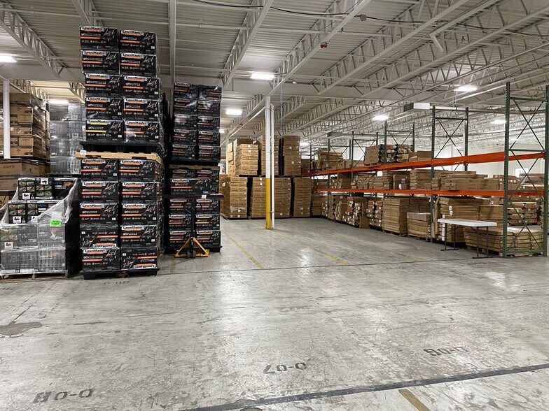 301 Commerce Rd, Linden, NJ à louer - Photo intérieure – Image 2 sur 4