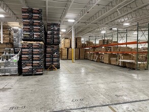 301 Commerce Rd, Linden, NJ à louer Photo intérieure– Image 1 sur 3