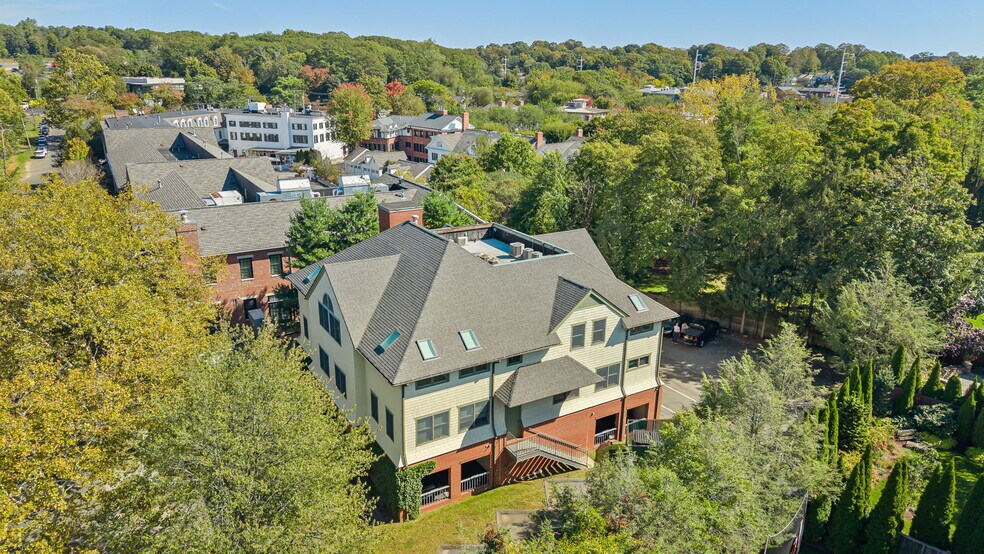 135 Rennell Dr, Southport, CT à vendre - Photo de l’immeuble – Image 2 sur 15