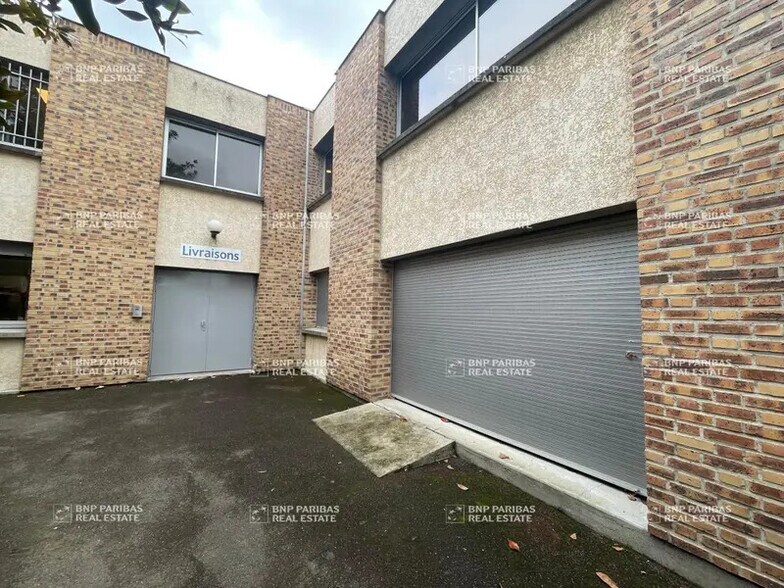Local d'activités dans Buc à vendre - Photo de l’immeuble – Image 3 sur 15