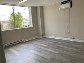 1677 E Ayre St, Newport, DE à louer Photo intérieure– Image 2 sur 8