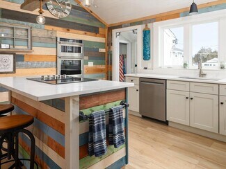 Plus de détails pour 25 Crandall Ave, Westerly, RI - Spécialisé à vendre