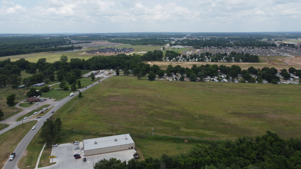 16830 Memorial Drive, Bixby, OK à vendre - Photo de l’immeuble – Image 2 sur 2