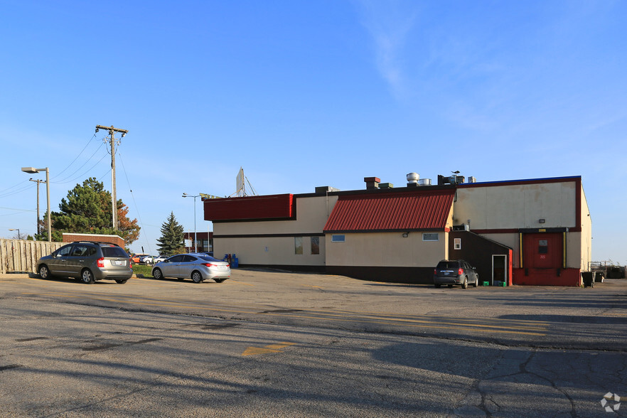 5 Manitou Dr, Kitchener, ON à louer - Photo de l’immeuble – Image 3 sur 3